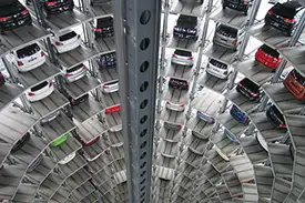 Fahrzeugpräsentaion im Autotower